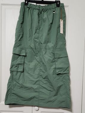 NWT Love Tree Parachute Skirt. Size M